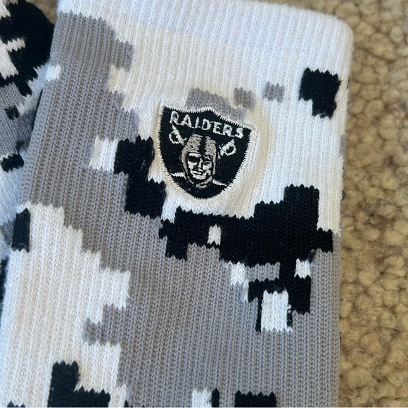 NFL Black and Gray Athletic Socks for Performance - Picture 3 of 3